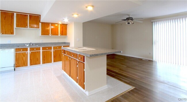 Foto del edificio - 8394A Shallowcreek Rd