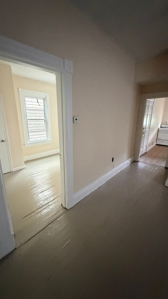 Foto del edificio - 618 S Laurel St