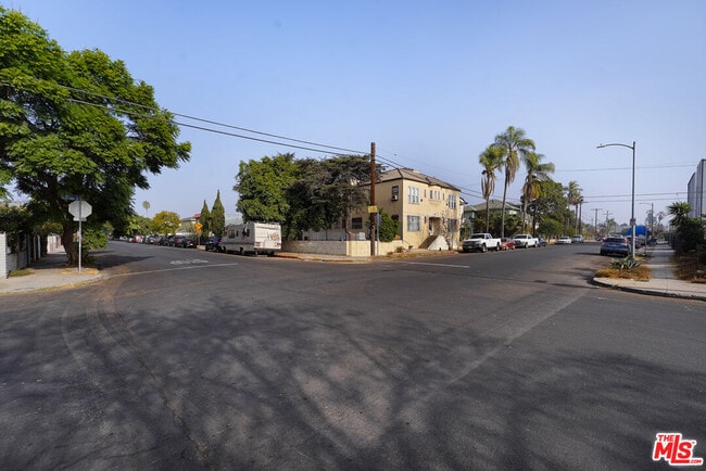 Foto del edificio - 1519 W 30th St