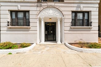 Building Photo - 2672 John F. Kennedy Blvd