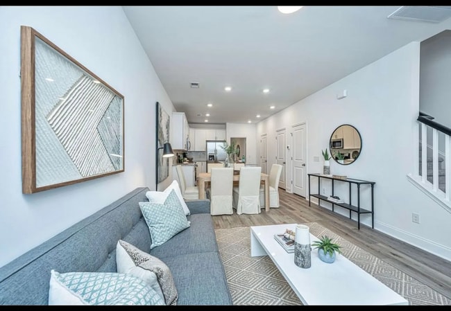 Building Photo - 1503 Twin Rivers Dr