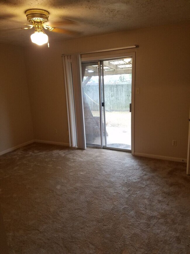 Building Photo - 412-414 Brentwood
