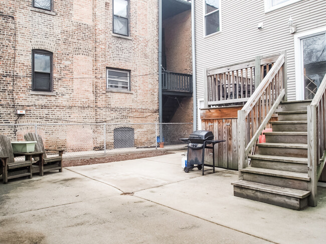 Building Photo - 1253 W Newport Ave