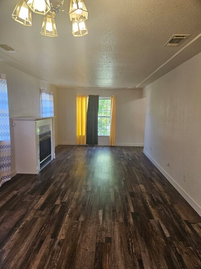 Foto del edificio - Greenley Oaks Townhome
