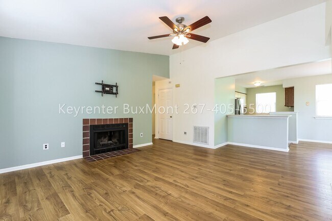 Foto del edificio - Beautiful 2 Bed / 2 Bath second-floor condo in Rose Hollow community!