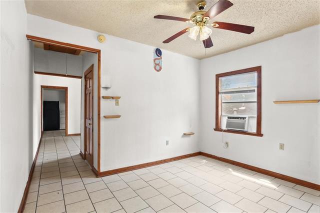 Foto del edificio - 623 Alvar St