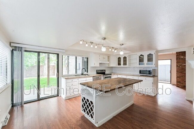 Building Photo - 12132 E Amherst Cir