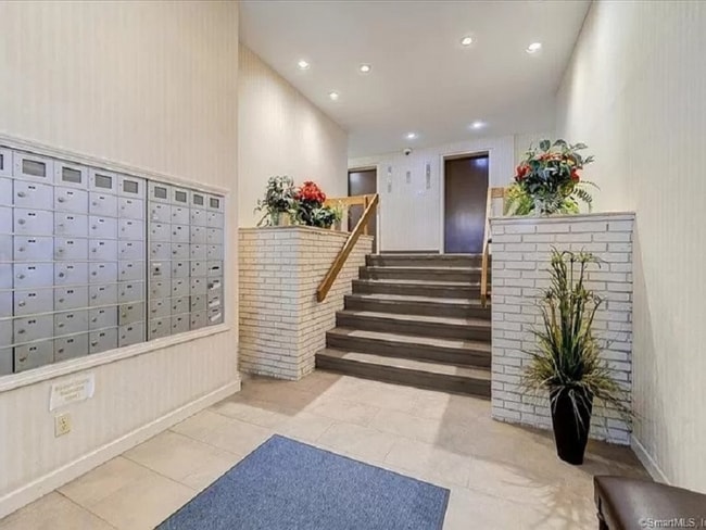 Foto del edificio - 34 Padanaram Rd