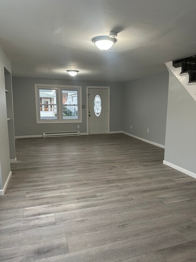 Primary Photo - 63 Pierce St