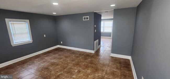 Foto del edificio - 7923 Baltimore St