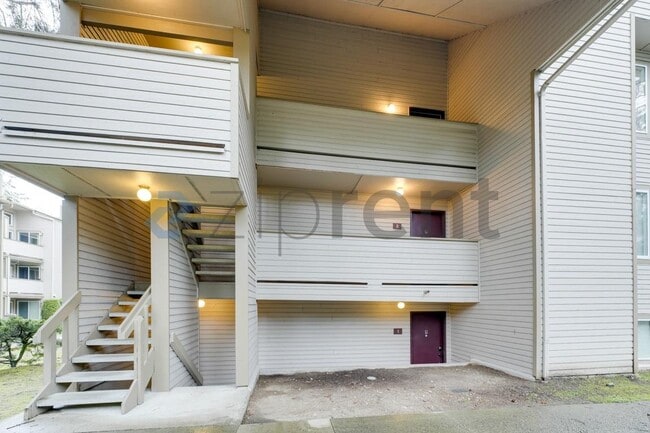 Building Photo - 14707 NE 44th Pl