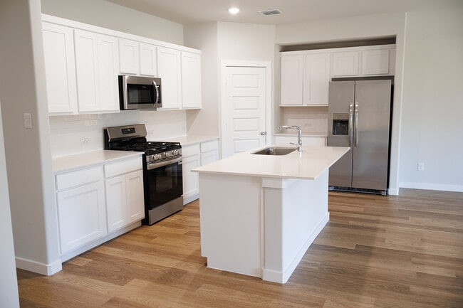 Building Photo - 4000 Falcon Dr