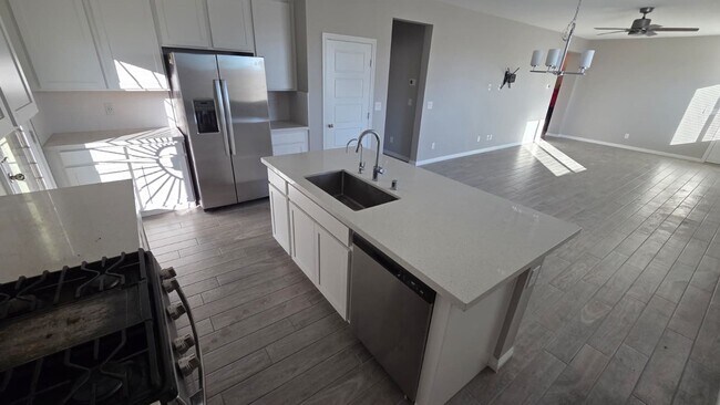 Foto del edificio - ***MOVE IN SPECIAL***3 Bed / 3 Bath Home w/ Separate In-Law Suite