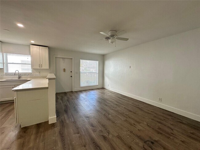 Foto del edificio - 2436 Van Buren St