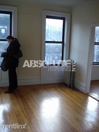 Building Photo - 506 Seminary Row