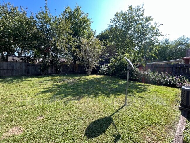 Foto del edificio - 6406 Summer Ridge Dr
