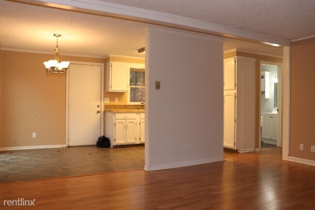 Building Photo - 3 br, 1.5 bath House - 14 Fatima Dr