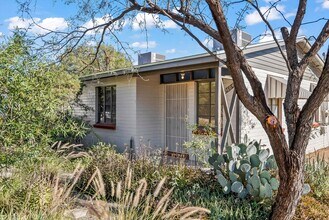 Building Photo - 2604 N Martin Ave