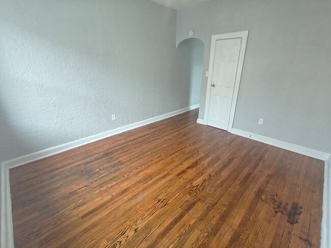 Building Photo - 684 Summer Ave