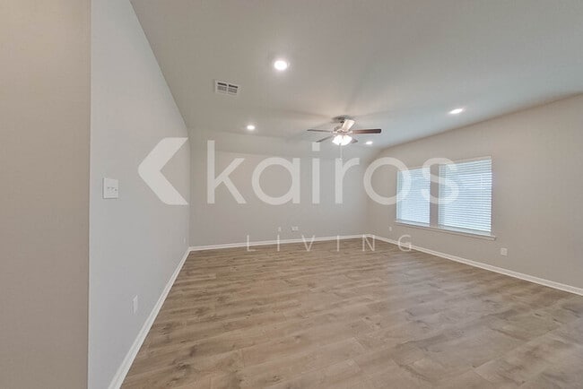 Building Photo - 410 Mango Dr