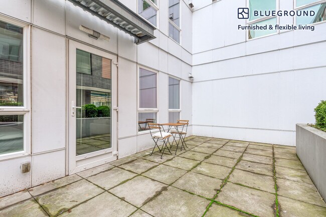 Foto del edificio - 5555 14th Ave NW