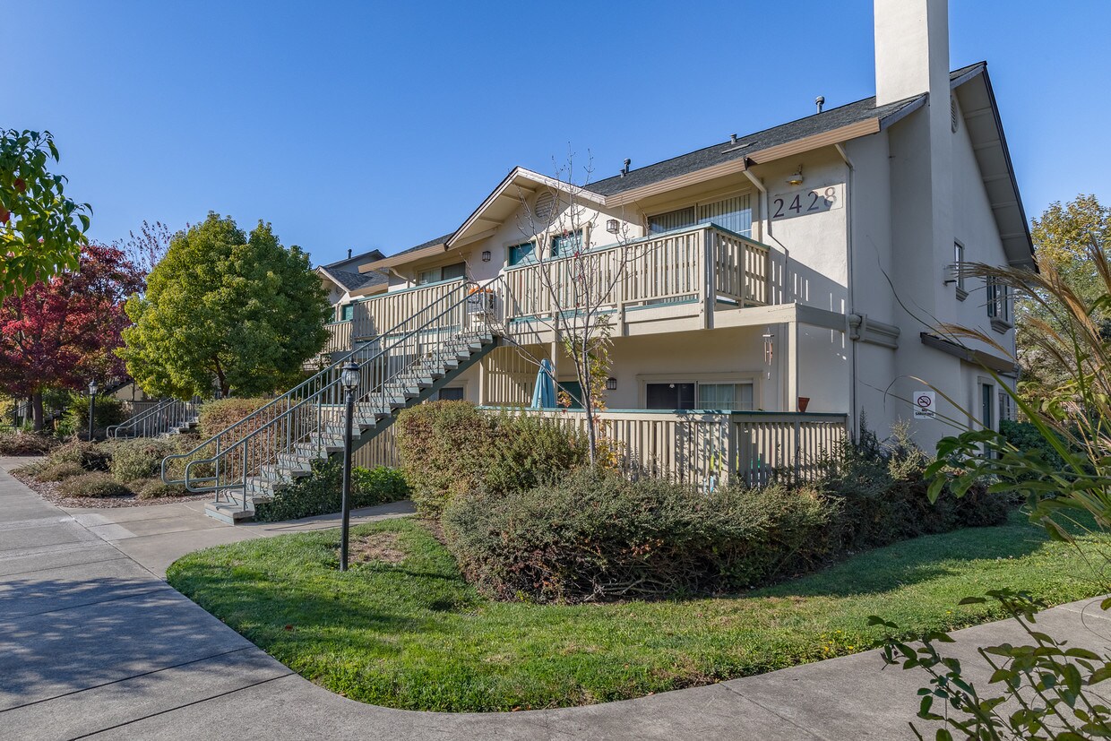 2452 Edgewater Dr, Santa Rosa, CA 95407 Condo for Rent in Santa Rosa, CA
