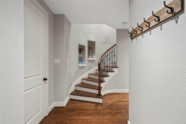 Building Photo - 4106 Kolb St