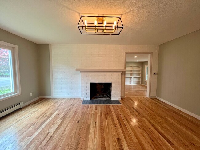 Building Photo - GORGEOUS MILWAUKIE HOME! NEW REMODEL, PRIV...