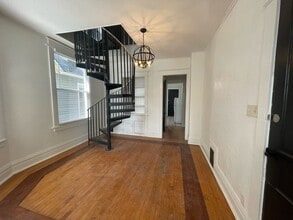 Building Photo - 2521 N Murray Ave