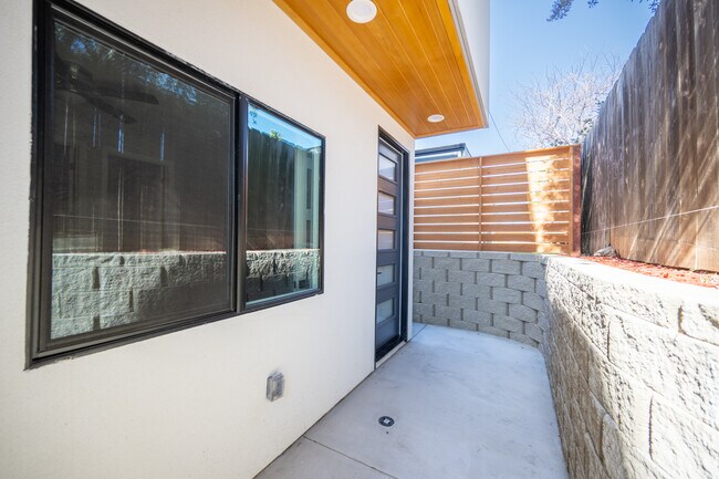 Building Photo - 4811 Iroquois Ave