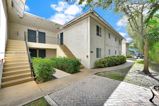 Building Photo - 8609 SW 68th Ct