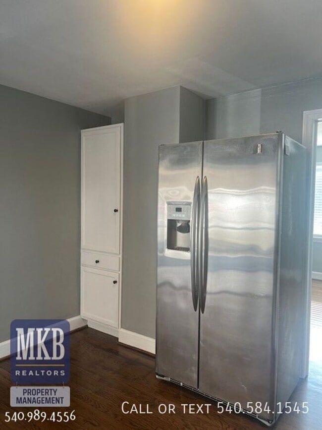 Building Photo - 6221 Shady Acres Dr