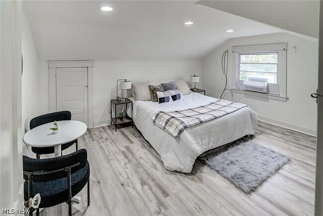 Foto del edificio - 2245 Bellfield Ave