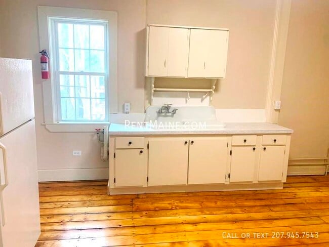 Building Photo - 3 Cushing St