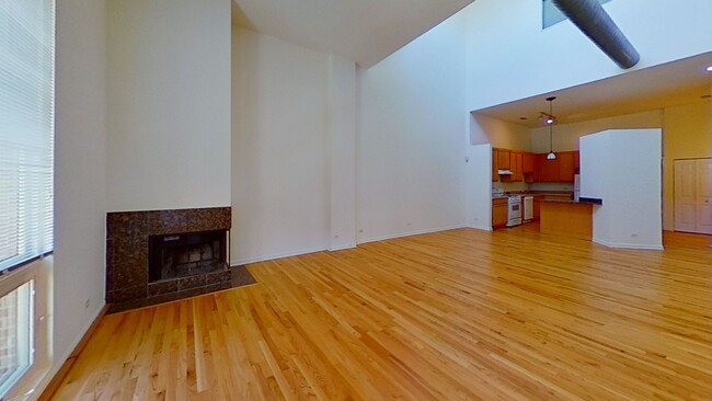 Foto del edificio - Old Town Duplexed Three Bedroom Two Bath