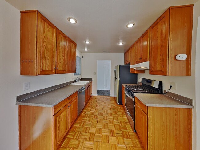 Building Photo - Holbrook Heights 3/2 Home Available Now!