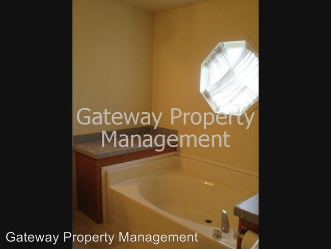 Building Photo - 3 br, 2 bath House - 80 W Deegan rd W