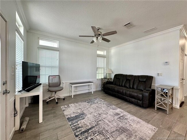 Building Photo - 138 NE Coastal Dr