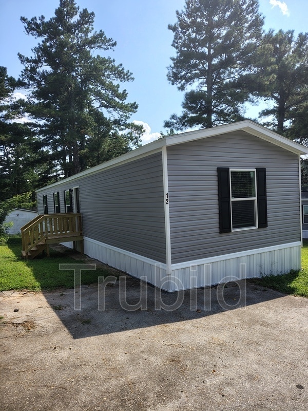 Building Photo - 12 Poole Cir