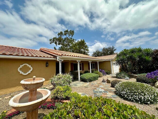 Foto del edificio - 17520 Bernardo Oaks Dr