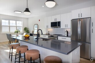 1BR, 1BA - 869SF - Kitchen - 100 Plank