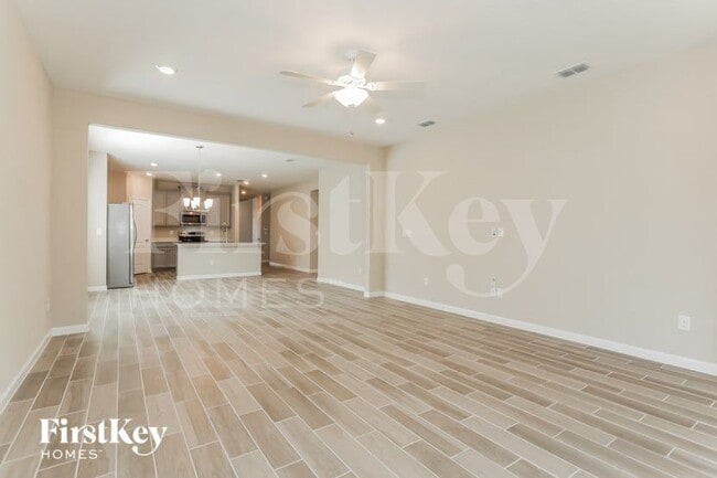 Foto del edificio - 413 Stone Arbor Ln