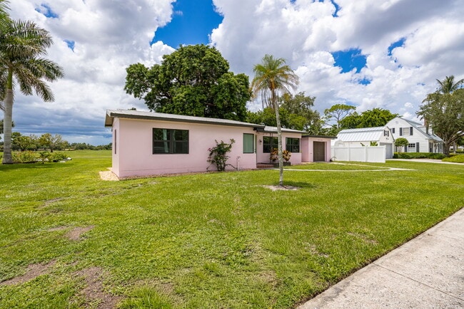 Building Photo - 1442 Olmeda Way