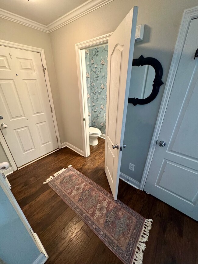 Foto del edificio - 1704 Rock Creek Ln