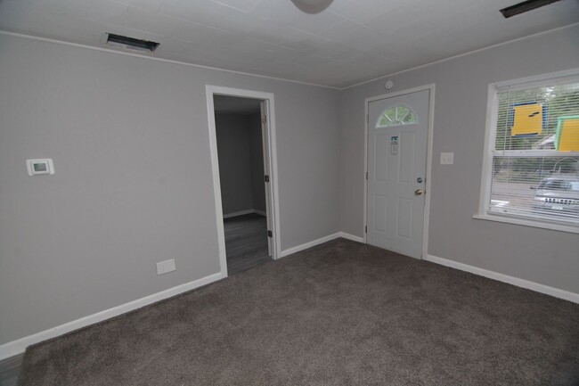 Foto del edificio - Newly Rehabbed 1-Bedroom Home – Pet Friend...