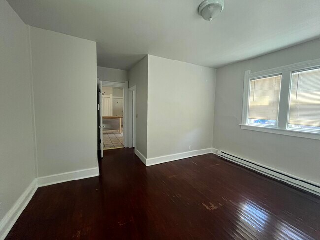 Foto del edificio - 2033 N Cambridge Ave