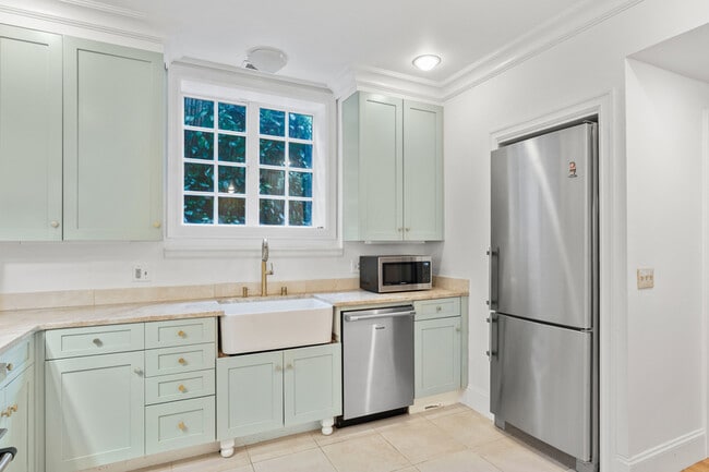 Building Photo - 1435 Newport Way