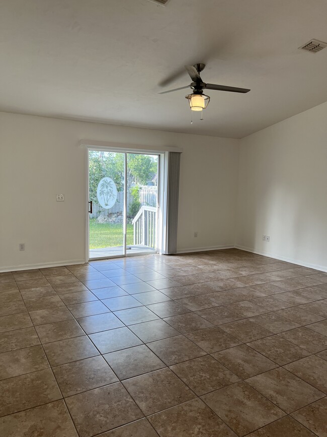 Foto del edificio - 11902 NW 10th Ave