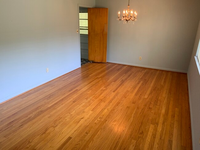 Building Photo - 56 Meadowlane Dr