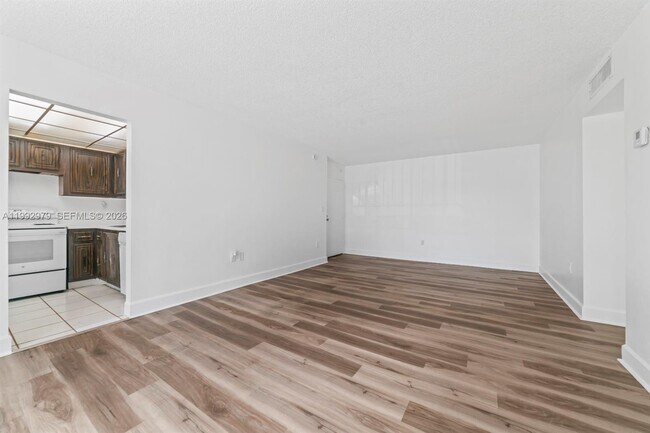 Foto del edificio - 498 NW 165th St